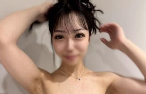 超敏感抖M！【无码】【潮吹・中出】命令博多腔的带毛自慰棒口交。用弹翘美臀、勒脖、抠穴让她潮吹，一边道歉『对不起ー！』但毫无疑问地无套肉棒中出！※有特典 FC2-PPV-4879904