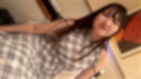 独家 ※售完即止※ 怕被认出而不能露脸的18岁偶像妹，这次完全露脸带来无修正中出性爱。这样一直曝光下去，感觉快要被公司开除了..ww FC2-PPV-4937571