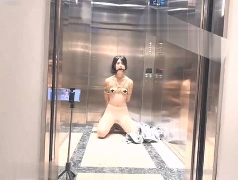 Xingba Media: Super Young Lolita's KS Training in the Elevator and Roadside Terrace Domination xb-348